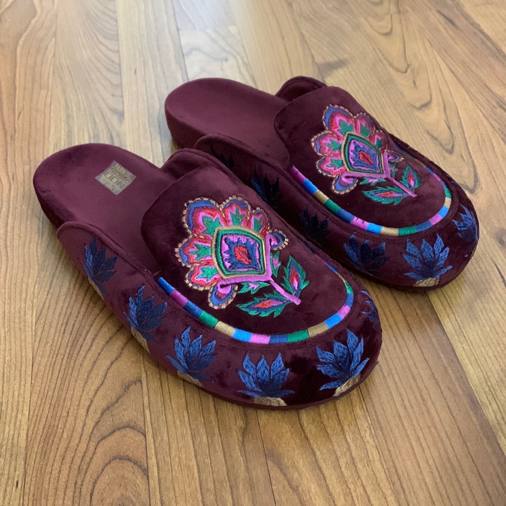 🍍FARM RIO Burgundy Velvet Embroidered Tapestry Clog Mule • Size 11